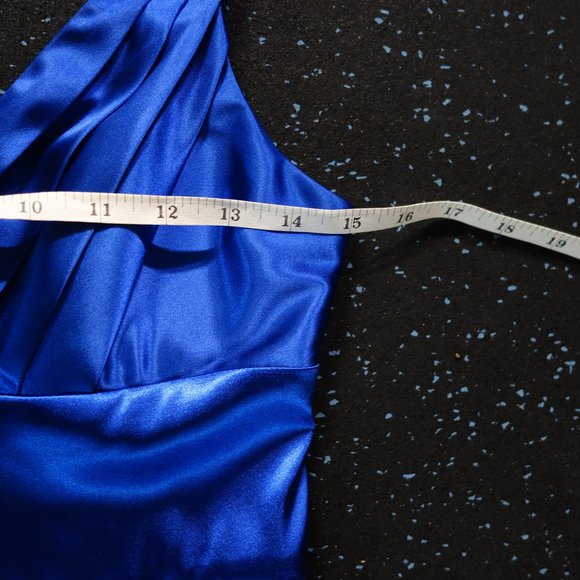 B. Smart Dress - Picture 5 of 7